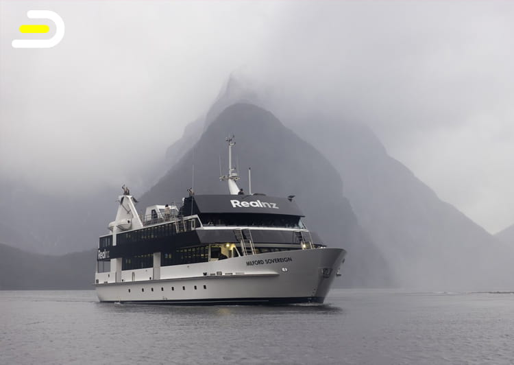 RealNZ Milford Overnight Cruise ex Queenstown 米尔福德峡湾过夜巡游（皇后镇往返）