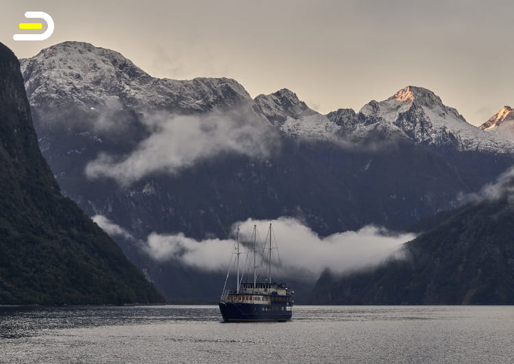 RealNZ Milford Sound Cruises - Sovereign米尔福德峡湾君王号巡游